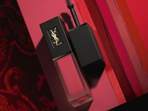 ysl 千人千色 ysl 水蜜桃 jk 变色唇膏，滋润保湿，打造自然粉嫩唇色