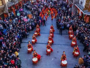 生世里桃花庙会：深度探索传统庙会游戏与文娱活动体验