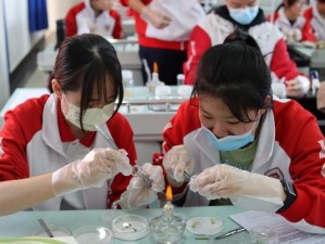 生物老师拿自己做繁育实验，培育出神奇生物