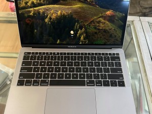 1819macbookpro18 款 13 英寸苹果笔记本电脑，视网膜显示屏，蝶式键盘，能卓越