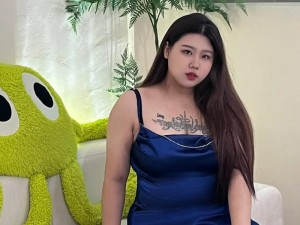 真人 BBWBBWBBWBBW 大码女模特时尚内衣，舒适材质，展现丰满曲线美