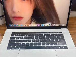 19 岁 MACBOOKPRO 高清视网膜显示屏，色彩精准绚丽